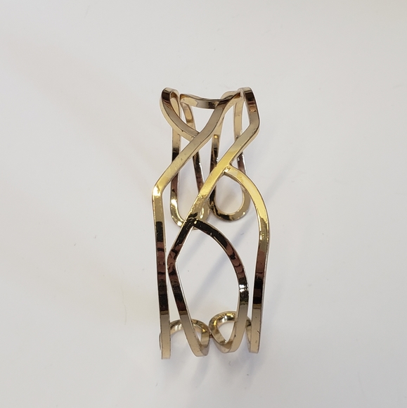 Unique Elegant Gold tone Cuff Bracelet - Picture 5 of 6